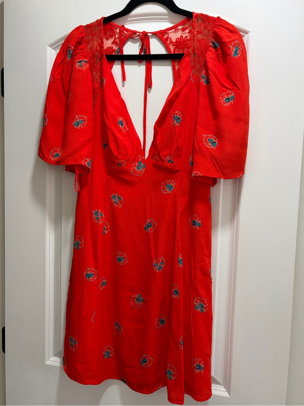 NWOT Free People "Mockingbird" Mini Dress – Red Floral Backless Lace Detail.